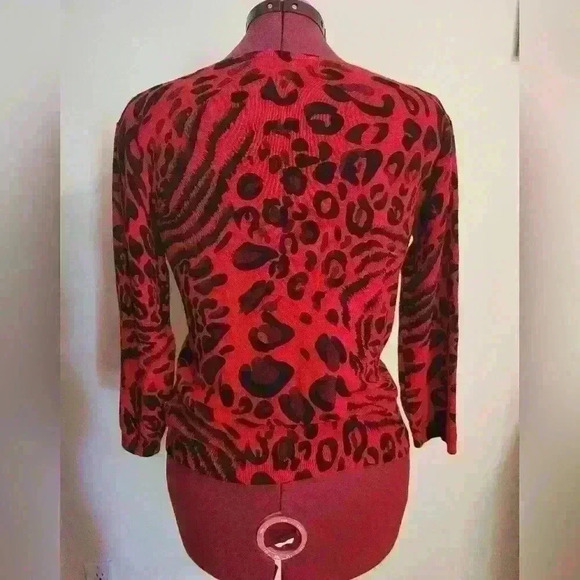 San San Secret | Women Red Leopard Print 3/4 Sleeve Shirt, Size M/L - Picture 4 of 6